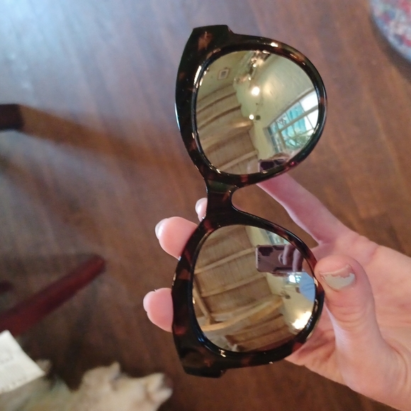 NEW!  SAlE RARE QUAY MAIDEN mirror sunnies - Picture 13 of 13